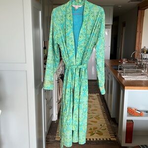 Victoria’s Secret bath robe with terry cloth liner. Size M/L.